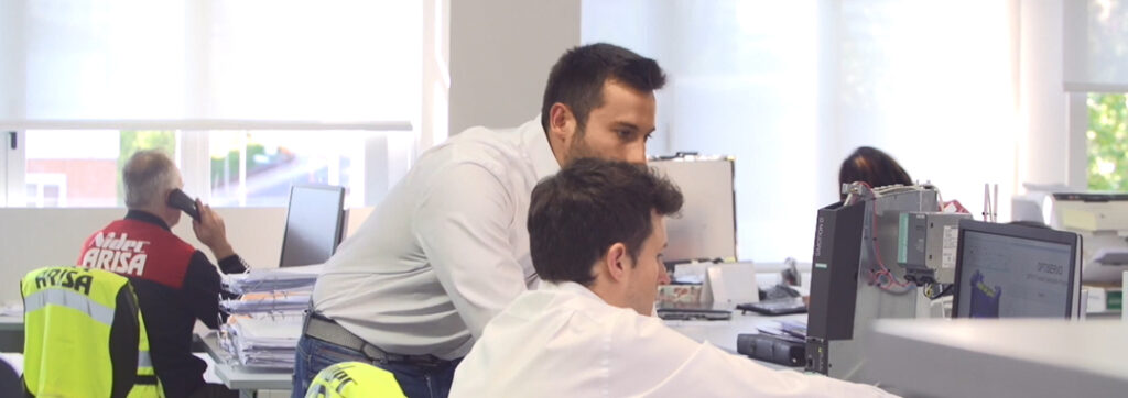 Optiservo con ingenieros